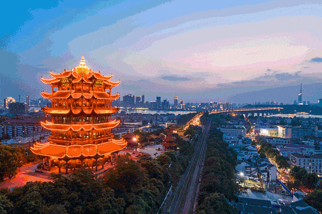 躺在沙发上,来场云旅行吧!