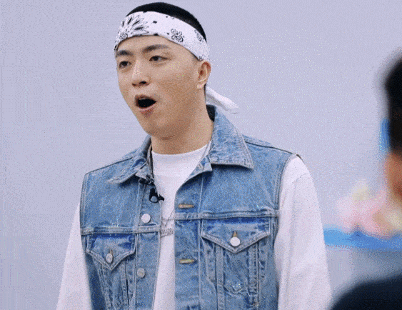 原创秦牛正威魔性rap火出圈,jony j被逼成表情包富人,奶粉钱太难挣了