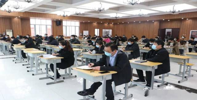 滕州家长:我市初中学校开始演练!孩子们将一人一桌上课