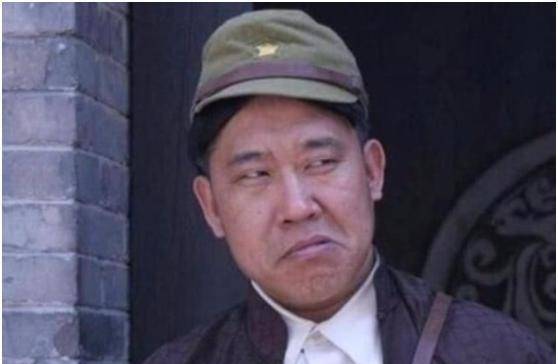 丑角老戏骨与外孙女耍戏曲,64岁享尽天伦之乐,豪宅内景是亮点