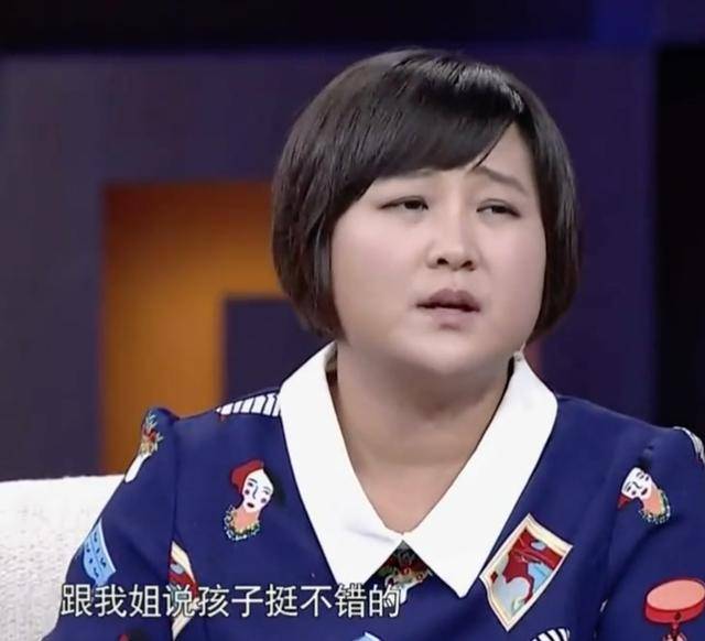 冯巩对贾丹说:" 贾玲这孩子挺不错的,既然学了这个行业,就让她继续在