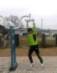 搞笑gif:据说这样的自行车,都是妹子喜欢骑