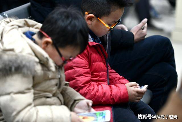 你妈就把你送给别人了"用孩子们最看重的妈妈来吓唬,真的很不友好