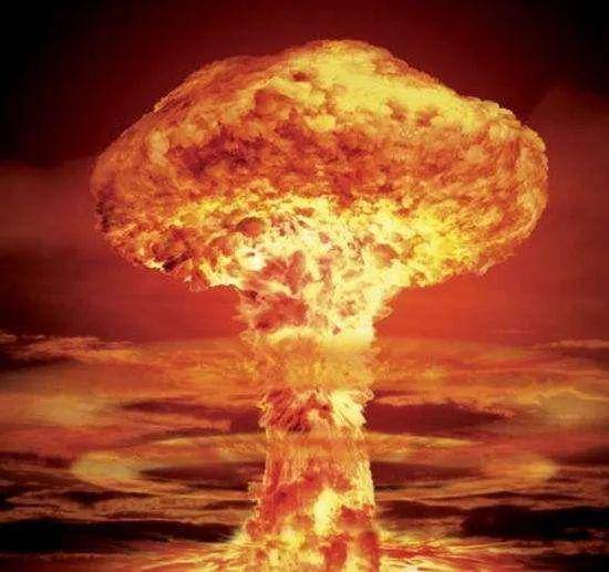 △中国第一颗原子弹爆炸时升起的蘑菇云