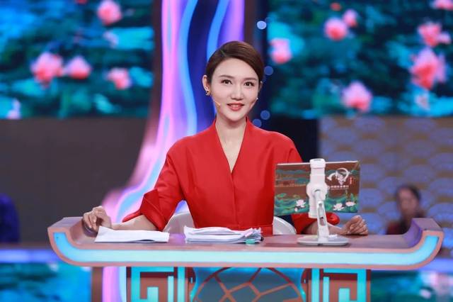 原创从《中国诗词大会》到《黄金100秒》,龙洋的综艺主持之路有一发不