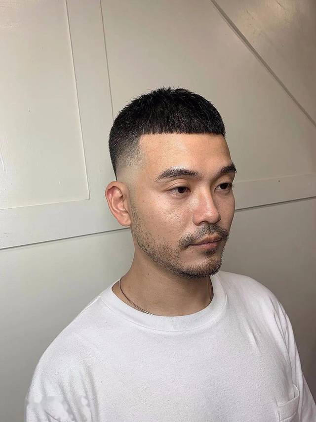寸头 刚退伍的兄弟们,进阶版的小平头奁起来!