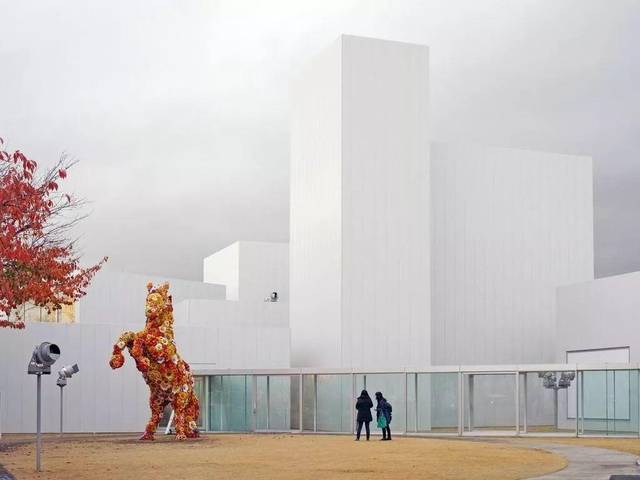 建筑大神西泽立卫中国第一个美术馆,用80万块青砖致敬