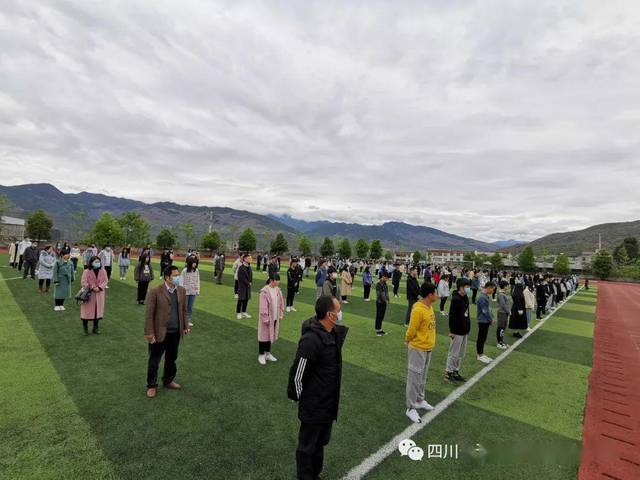 「哀悼」汉源县职业高级中学深切缅怀战役中逝去的英雄