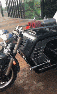 搞笑gif:妹子都这个时候了,还不赶紧逃跑_手机搜狐网