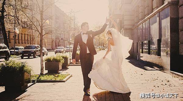 梦境之谜，解析梦见自己结婚且嫁给了经济条件不佳的伴侣的深层含义