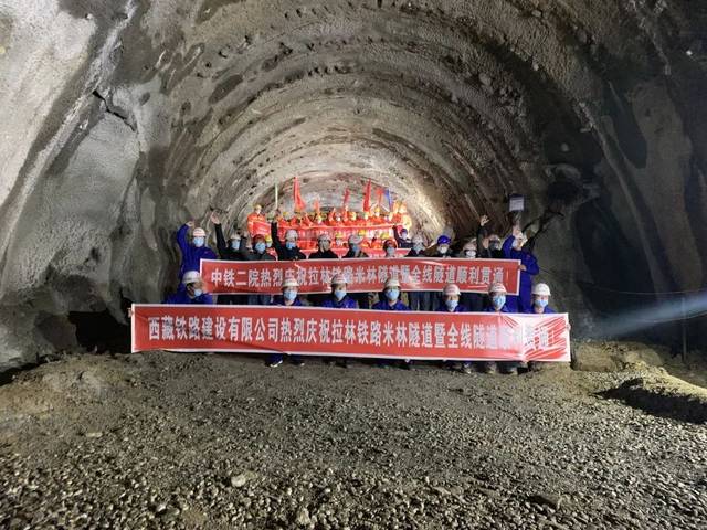 少见!川藏铁路47条隧道全线贯通明年通车,但这一点是印度死穴