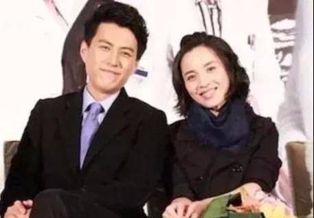 男神靳东的老婆,到底长得怎么样?看完后终于明白,为何