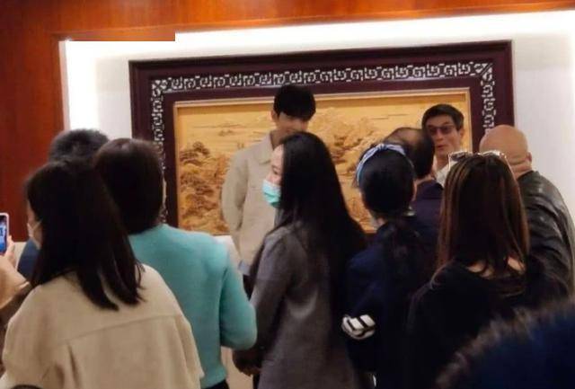 肖战227事件后首批路透图曝光?高调现身笑容满面,众人