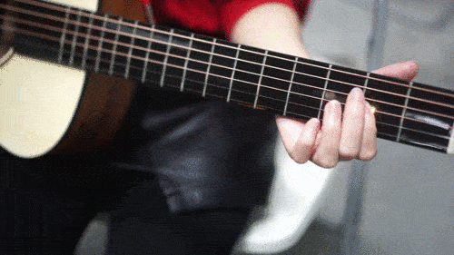 智能吉他体验:30 分钟上手,学习变成打游戏,还有什么学不会的?