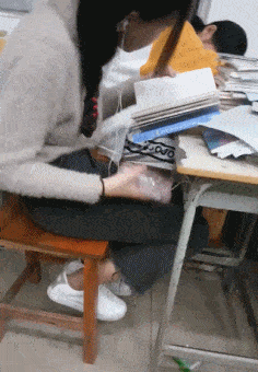 其实我视线都在肉上 遇到这样凶的老婆,大哥你受苦了