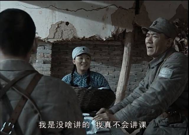 原创亮剑:同样是李云龙给妇女们开会,一个吹牛大会,一个成看戏的了