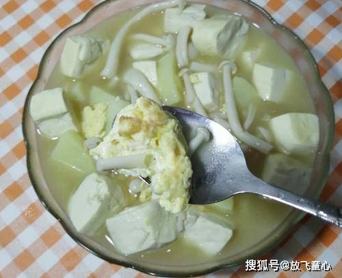 家常白玉菇豆腐汤,好吃有窍门,煮前加上它,汤白味浓,鲜美营养