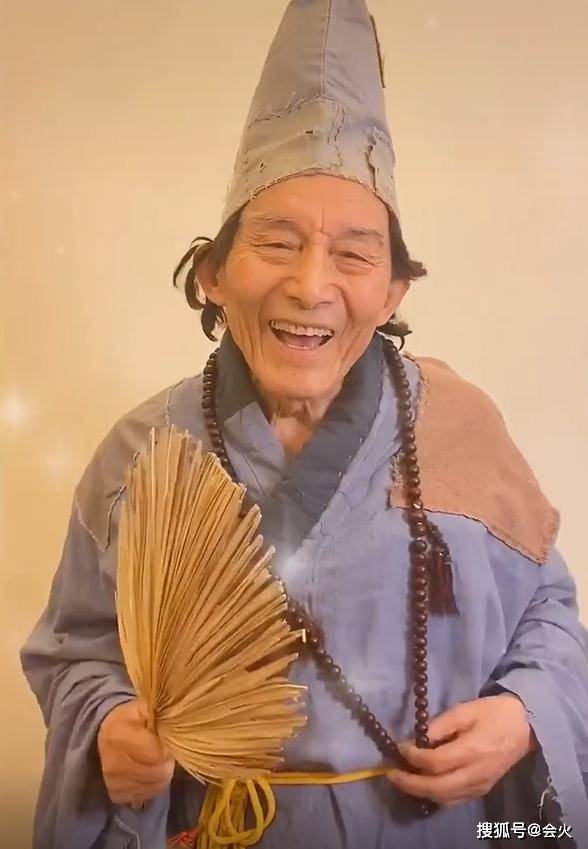 济公游本昌近照曝光,87岁高龄依旧精神矍铄,笑容开怀不见老态相