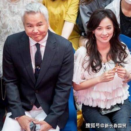 张庭和大10岁老公合影曝光,结婚14年恩爱如初