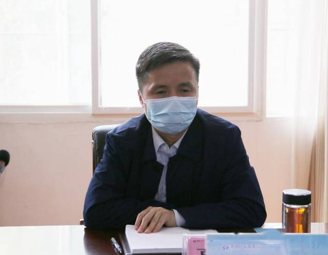 人民银行襄阳中心支行夏洪涛行长一行深入老河口农商银行调研支农支小