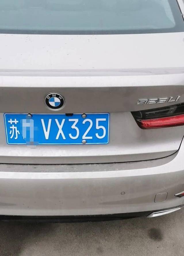 车牌含义:自动挡(at)530 德尔康温超超 全新325li a a 车牌号似乎