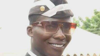 最后附上黑人抬棺小哥的表情包.