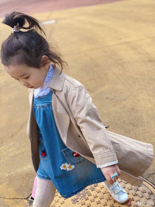 董璇晒女儿