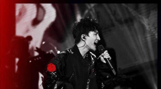 周深新曲《自己按门铃自己听》,这才是神仙嗓音,开口跪