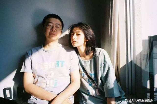 李诞妻子家中挂东亚病夫横幅,引起网友愤怒,这就是艺人网红?