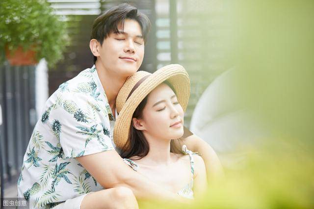 男生摸女生头发是什么心理?是因为可爱?还是喜欢!
