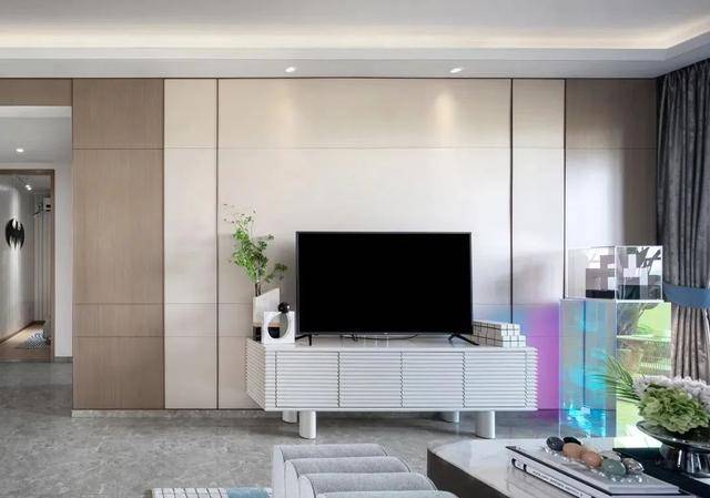 新增的 电视背景墙线条明朗,几下简单组合就能为客厅整体效果加分,既