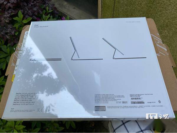 苹果ipad pro 2020 款妙控键盘国行开箱:重量首曝