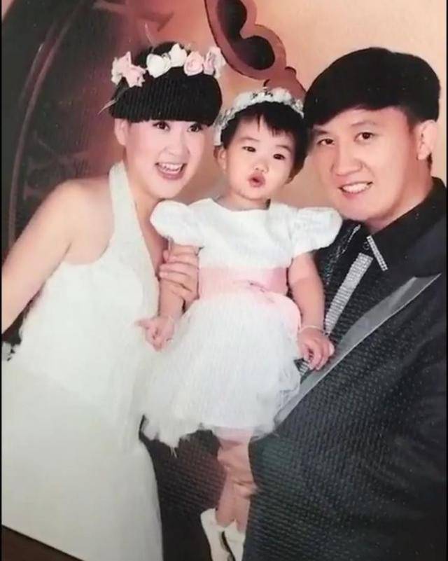 杨树林天黑后带女儿外出玩耍,妻子赵丹入狱后,杨树林低调生活