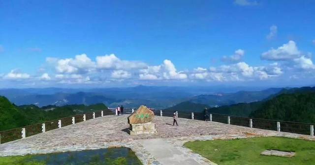 邀您免费畅游金秀巴勒山玻璃栈道,打卡天空之城