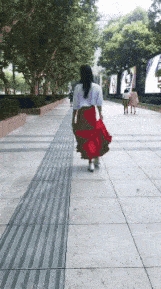 搞笑gif趣图:看我怎么秒变女神