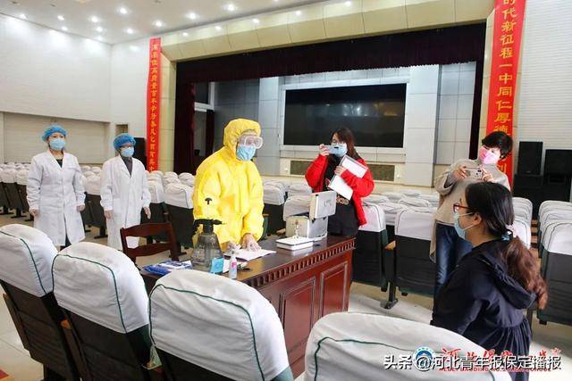 保定市第一中学负责人介绍,为了避免食堂就餐人员密集的问题,保定一中