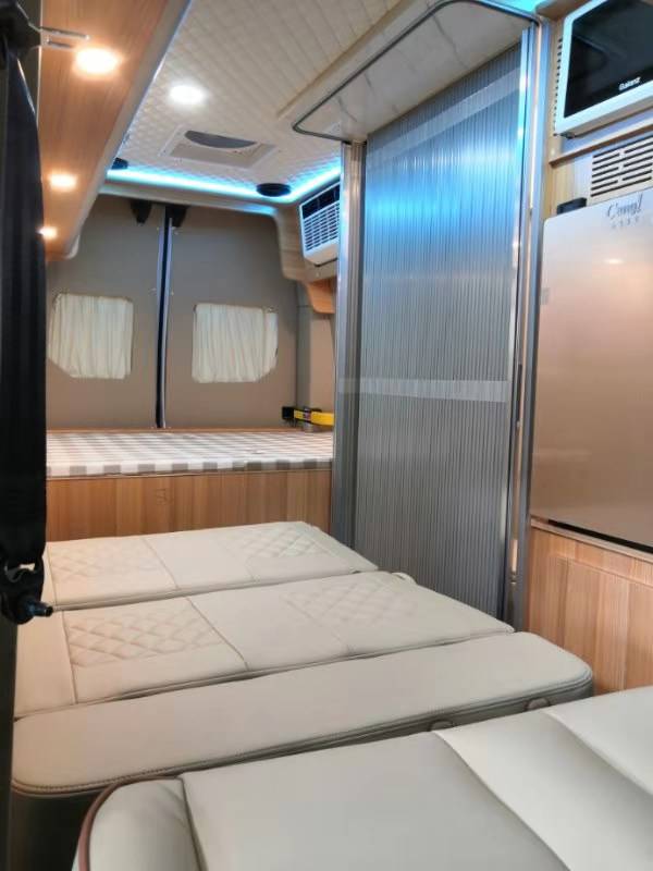 福特新全顺中轴中顶b型房车