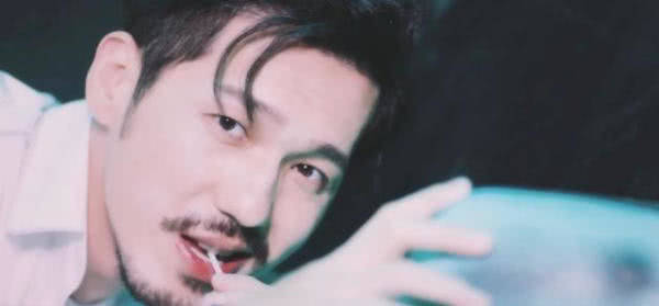 娱乐圈男明星最迷人的人身部位,最后一位的可以模仿
