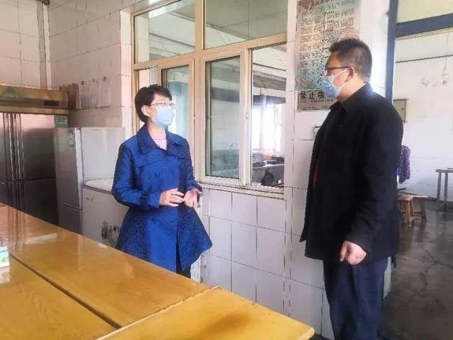 刘燕霞检查中连川小学疫情防控和开学复课工作