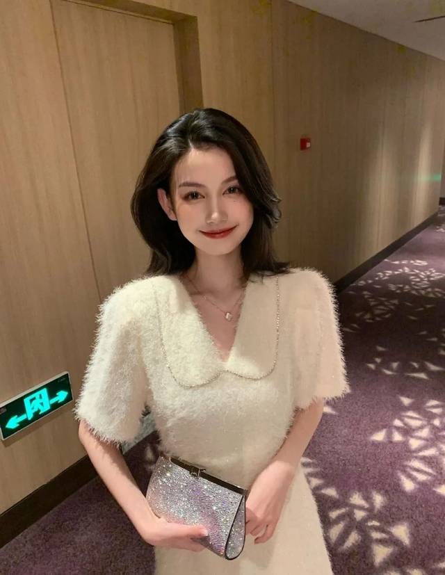 直播碾压雪梨,一个从被霸凌中浴火重生的20岁辣妈模特!