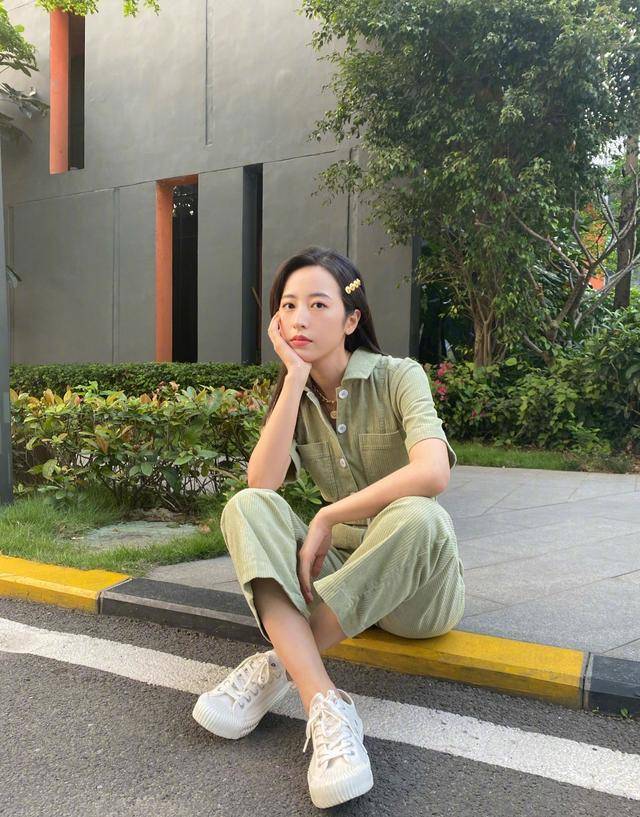 盐系女孩周雨彤的时尚潮流承包你的春夏穿搭日常
