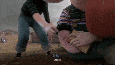 可是不同的是,那三个小朋友身上的伤痕是红色的.