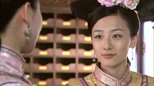 提起叶青,很多观众都会想到她参演的《步步惊心,剧中她饰演奉茶宫女