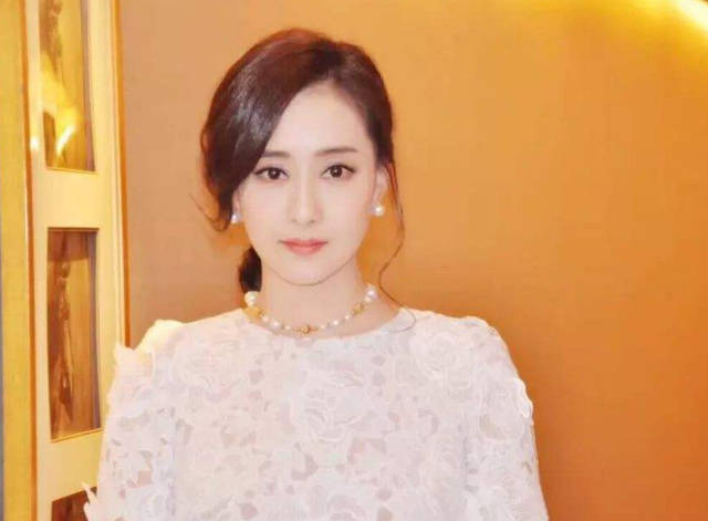 45岁琼瑶剧女神陈德容承认与富豪老公离婚,结婚8年始终未有生育