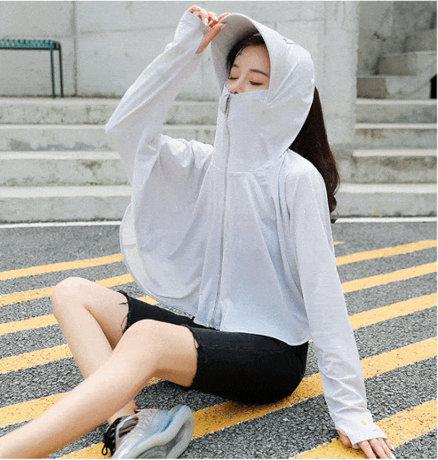 五月以后是黄金旅游时期  此时带上一件防晒衣 尽情享受阳光与海滩的