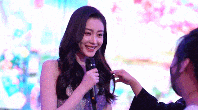张天爱娜扎靓丽合唱!双姝身材性感曼妙共舞娇艳动人