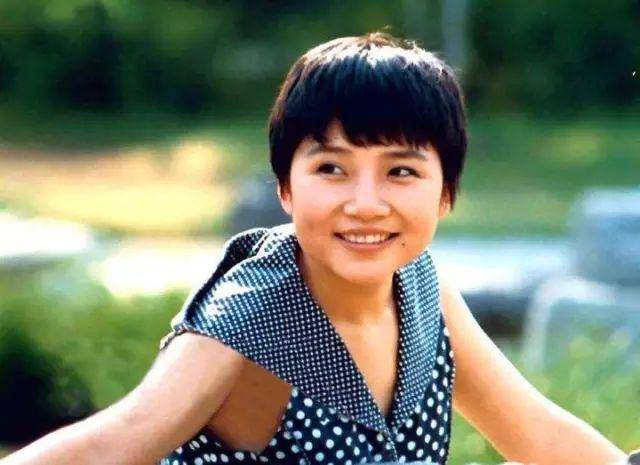 原创那个唱《青藏高原》的李娜,剃度出家23年,如今怎么样了?