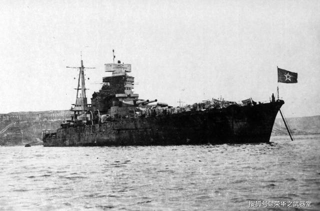 1949年停泊在塞瓦斯托波尔的新罗西斯克号战列舰