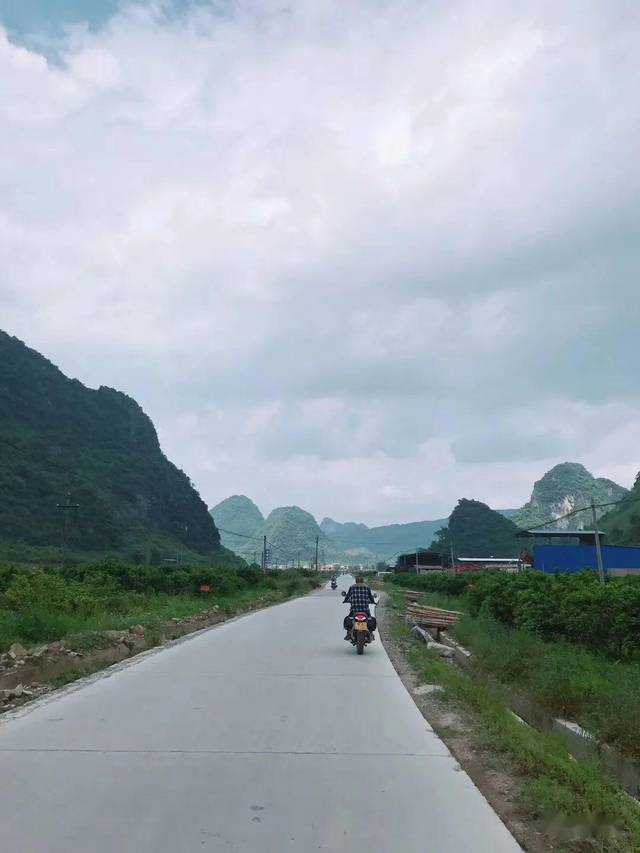 起初这个风景,恍惚间我以为来到了上林覃排.