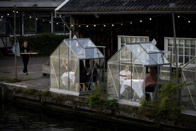 荷兰人真有才,想到在透明的玻璃小房子里吃饭,基本可以万事大吉